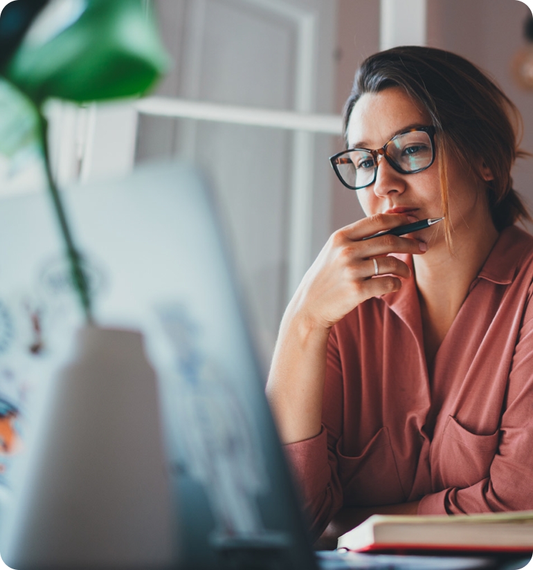 Lady working on Microsoft 365