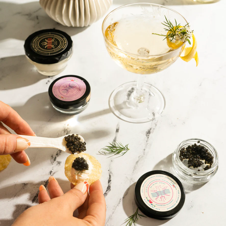 what to eat with caviar