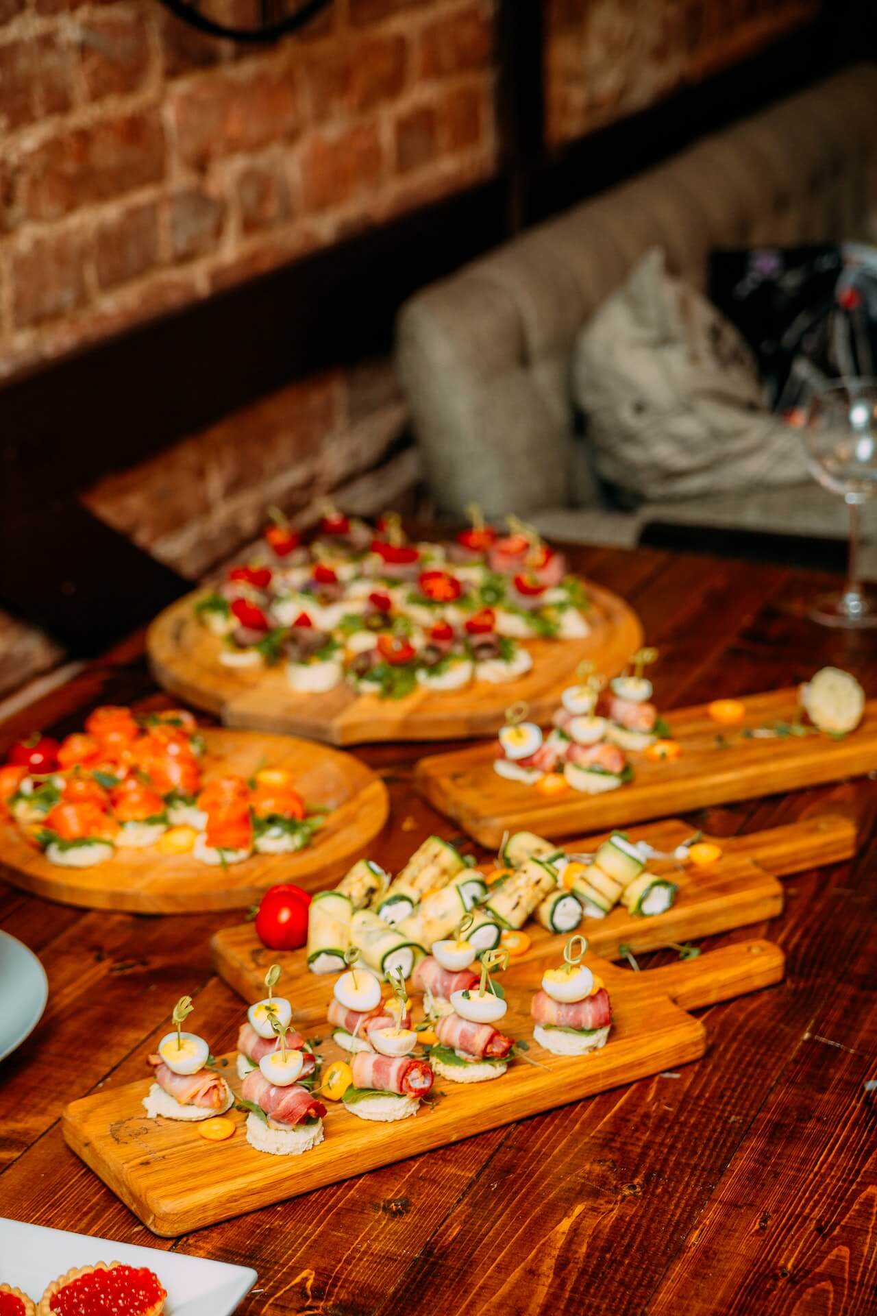 how much food to order for catering
