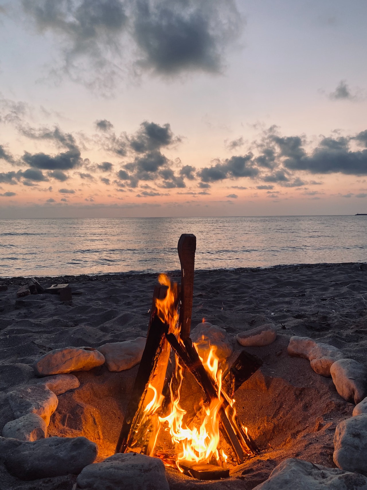 how to light a fire on the beach