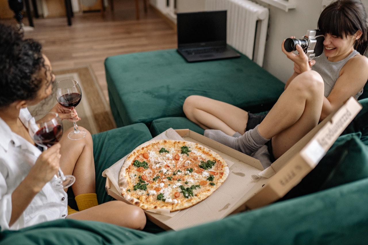 how to make pizza at home