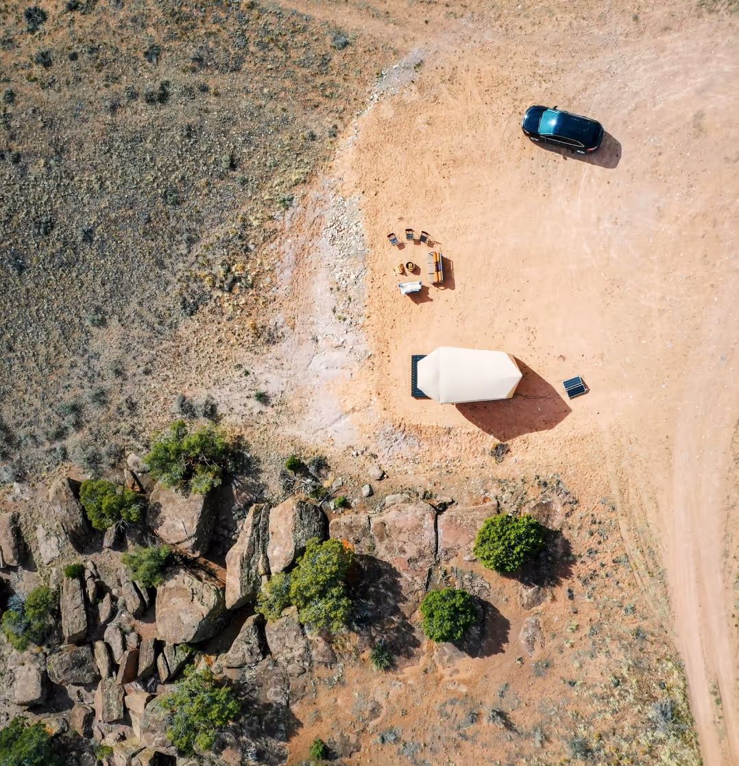 A single Jupe on a large property
