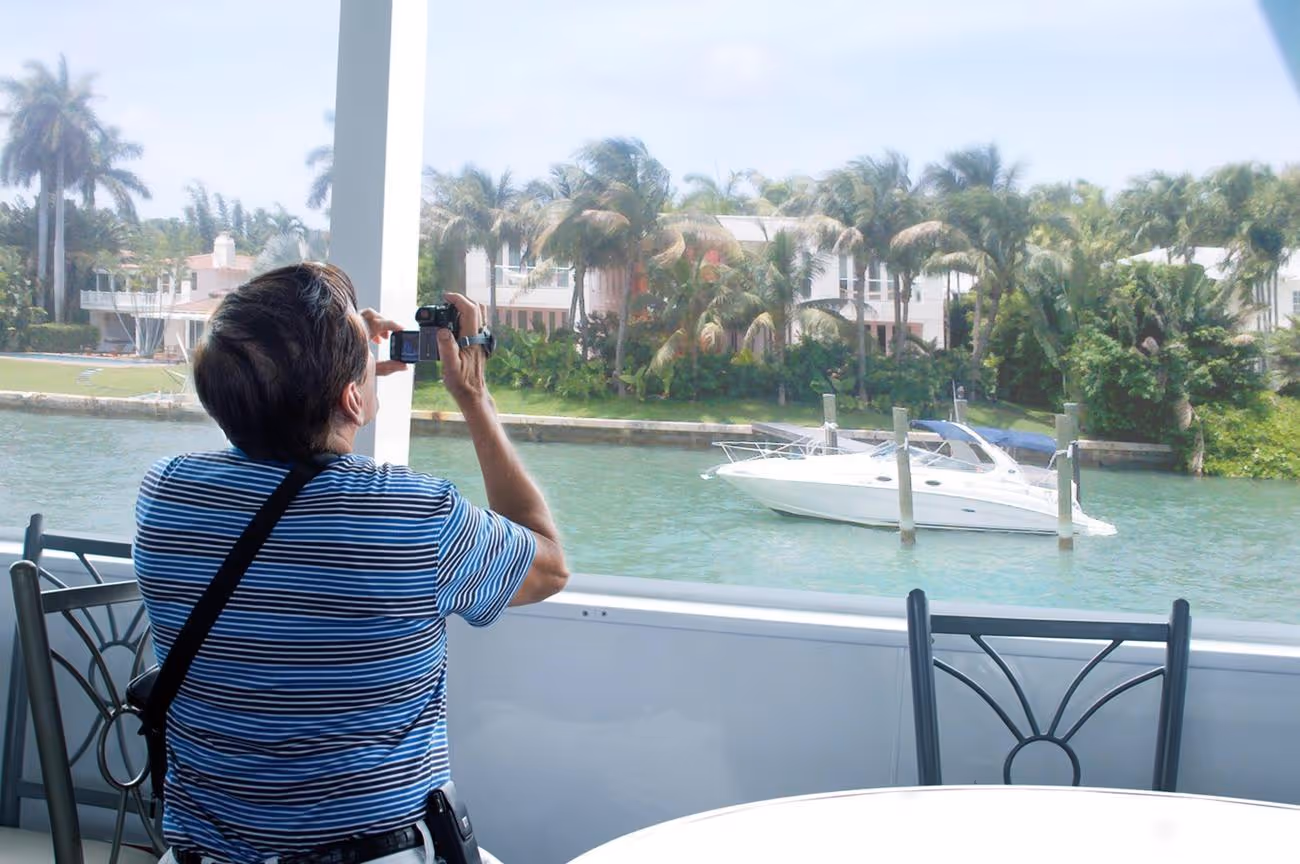 Taking pictures of the celebrity homes