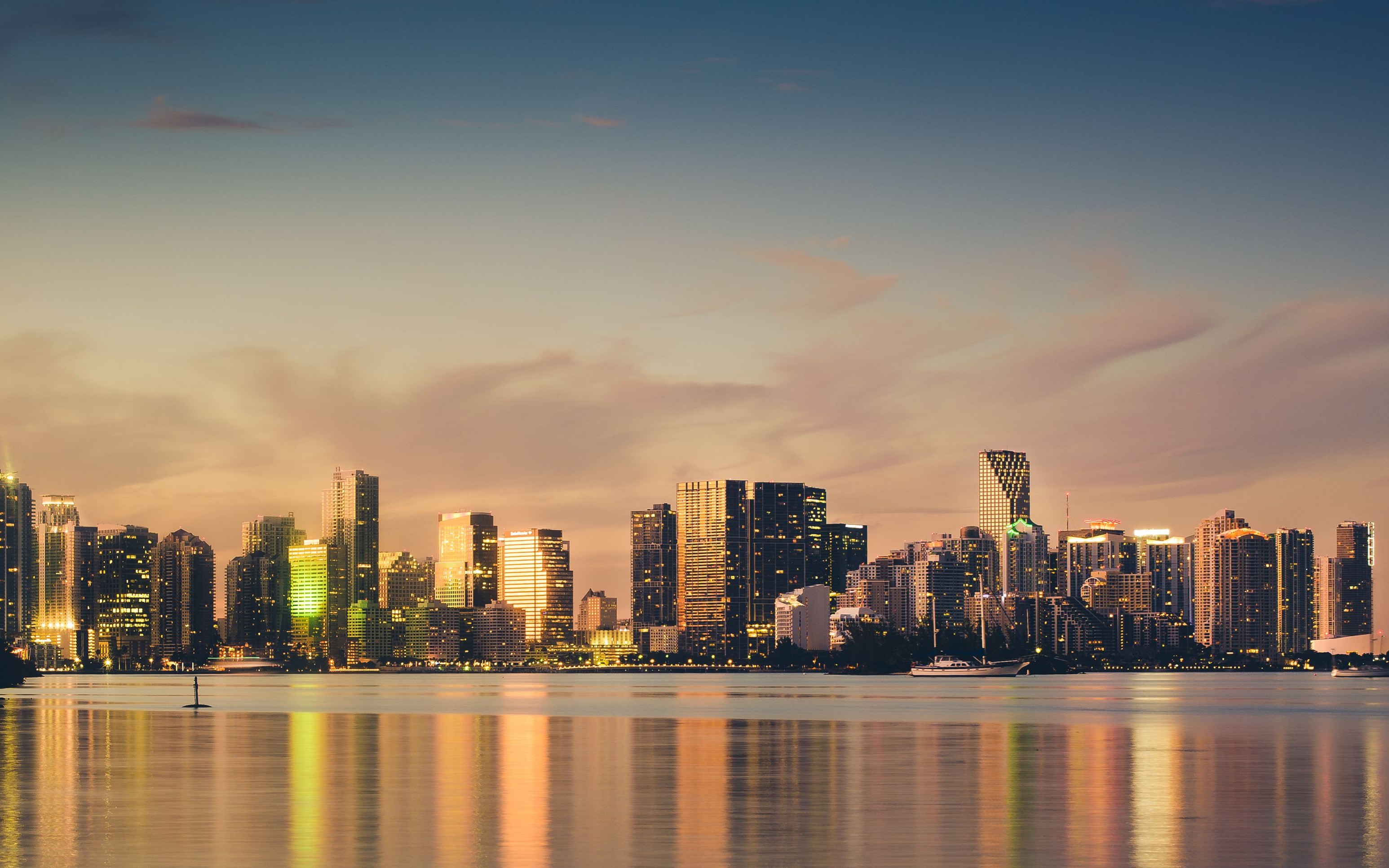 Tramonto sulla baia: crociera presso Millionaire Homes di Miami