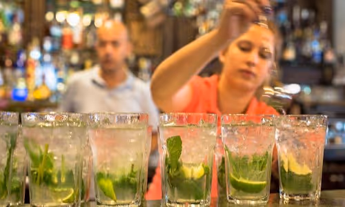 Miami Nightlife: Age Rules, Alcohol Laws, and Clubbing Tips