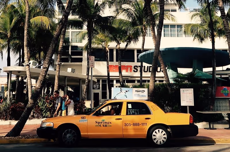 Muoversi a Miami come un abitante del posto: taxi, ride-sharing e consigli sui mezzi pubblici