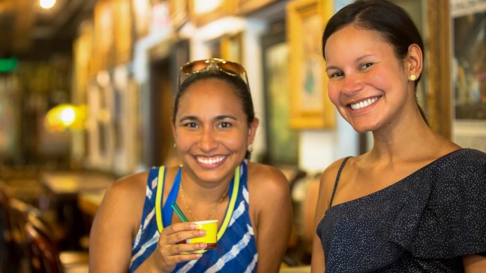 Dominar el ambiente multilingüe de Miami: de hola a hola