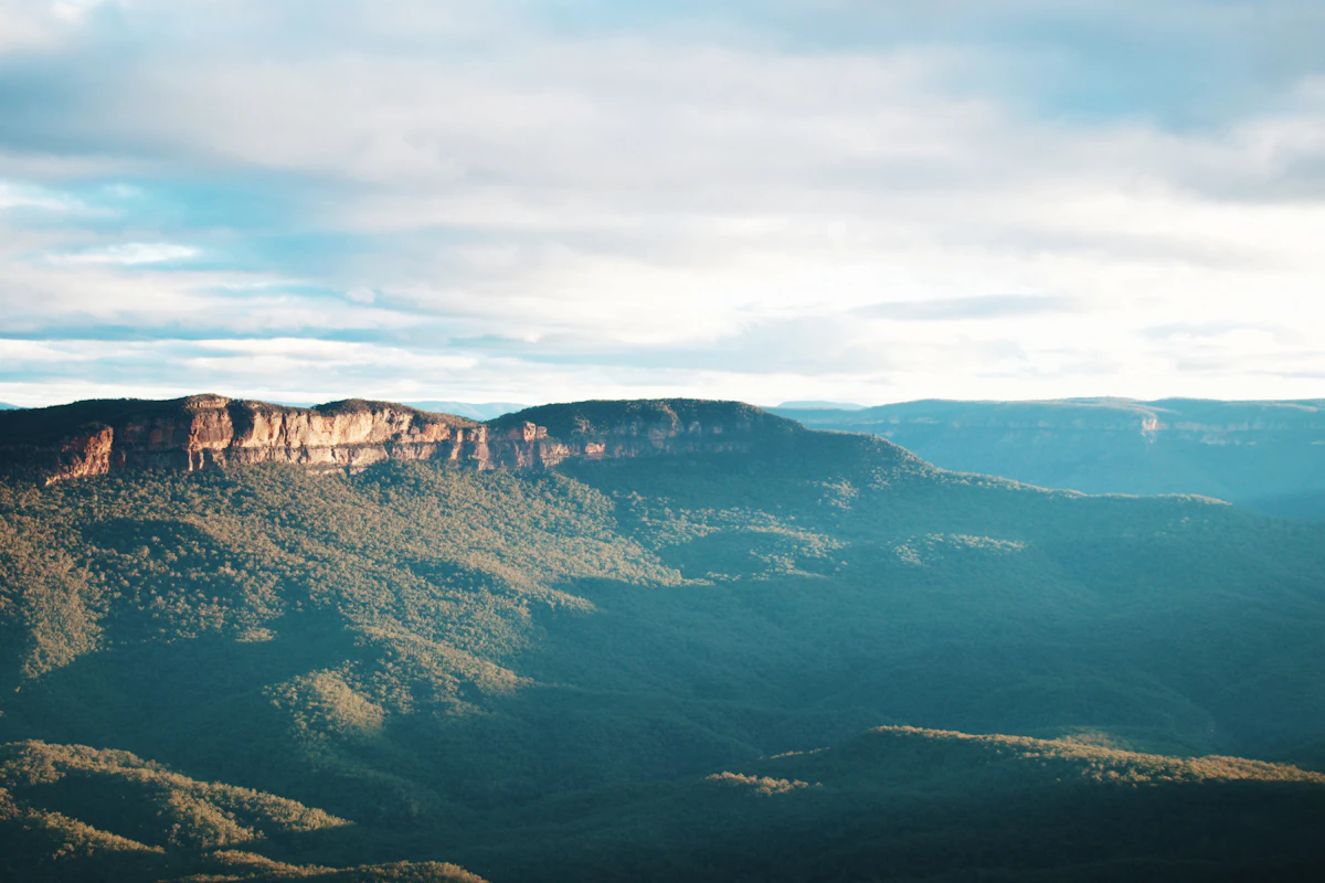 Sandstone cliffs above the Jamison Valley in the Blue Mountains