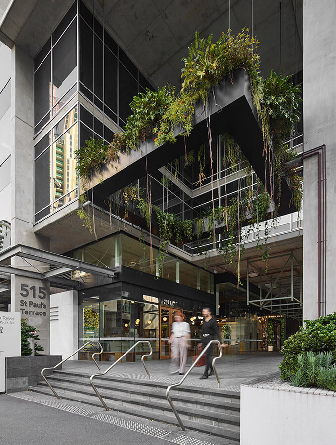 enterence to 515 St Paul's Terrace, with a large floaating gardern above