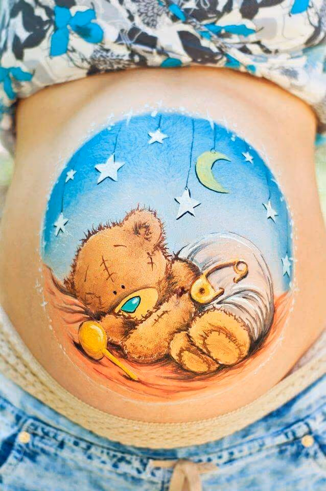 Classic round placement in belly painting