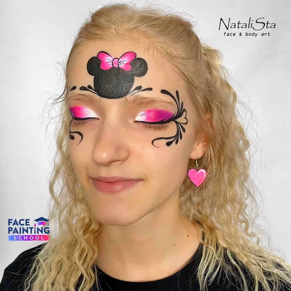 cute-minnie-mouse-face-paint-3