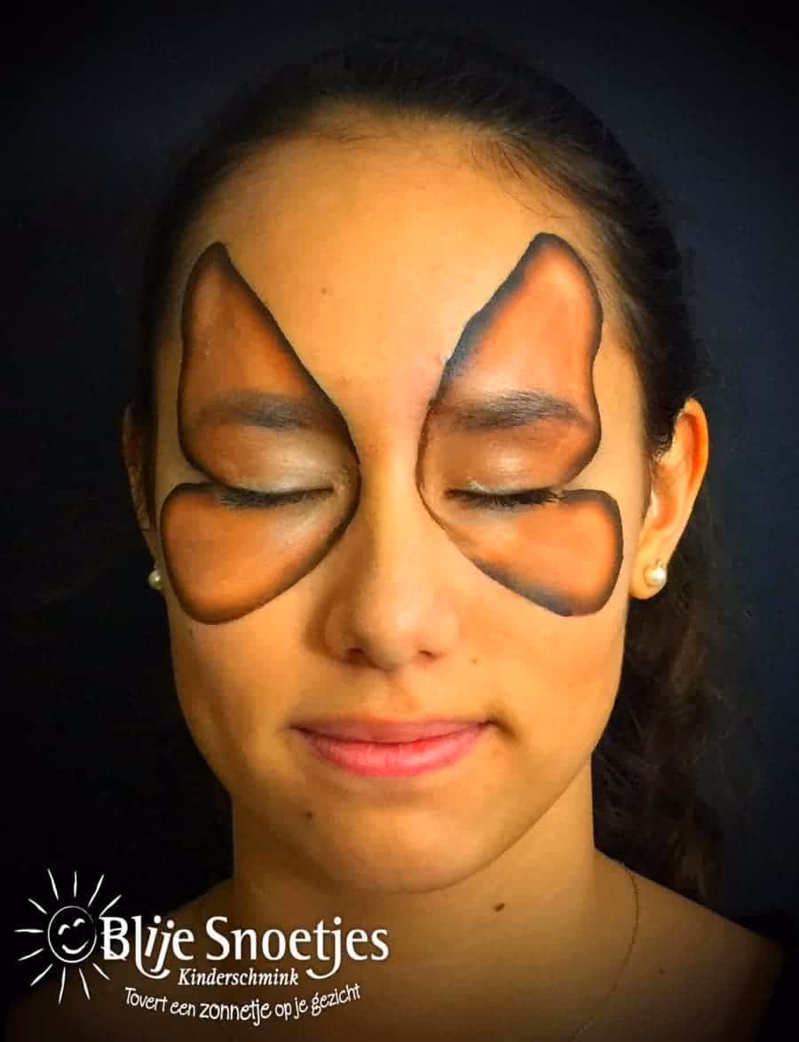 Gingerbread Butterfly face painting - Step 1
