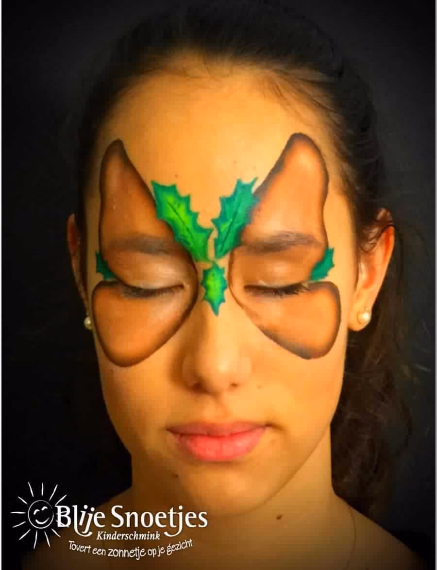 Gingerbread Butterfly face painting - Step 2