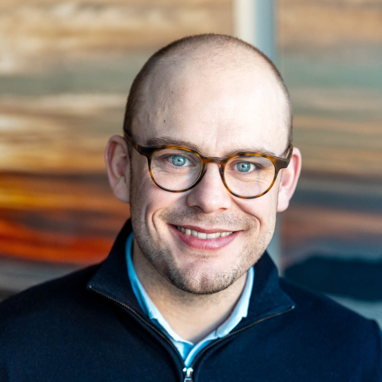 [headshot] image of customer (for an author & writer)