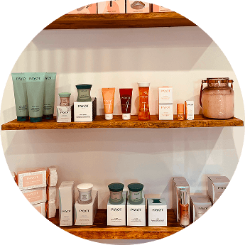 Image représentant des produits Payot sur une étagère 