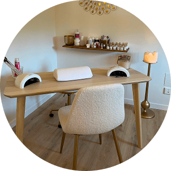 Image représentant une table et des chaises