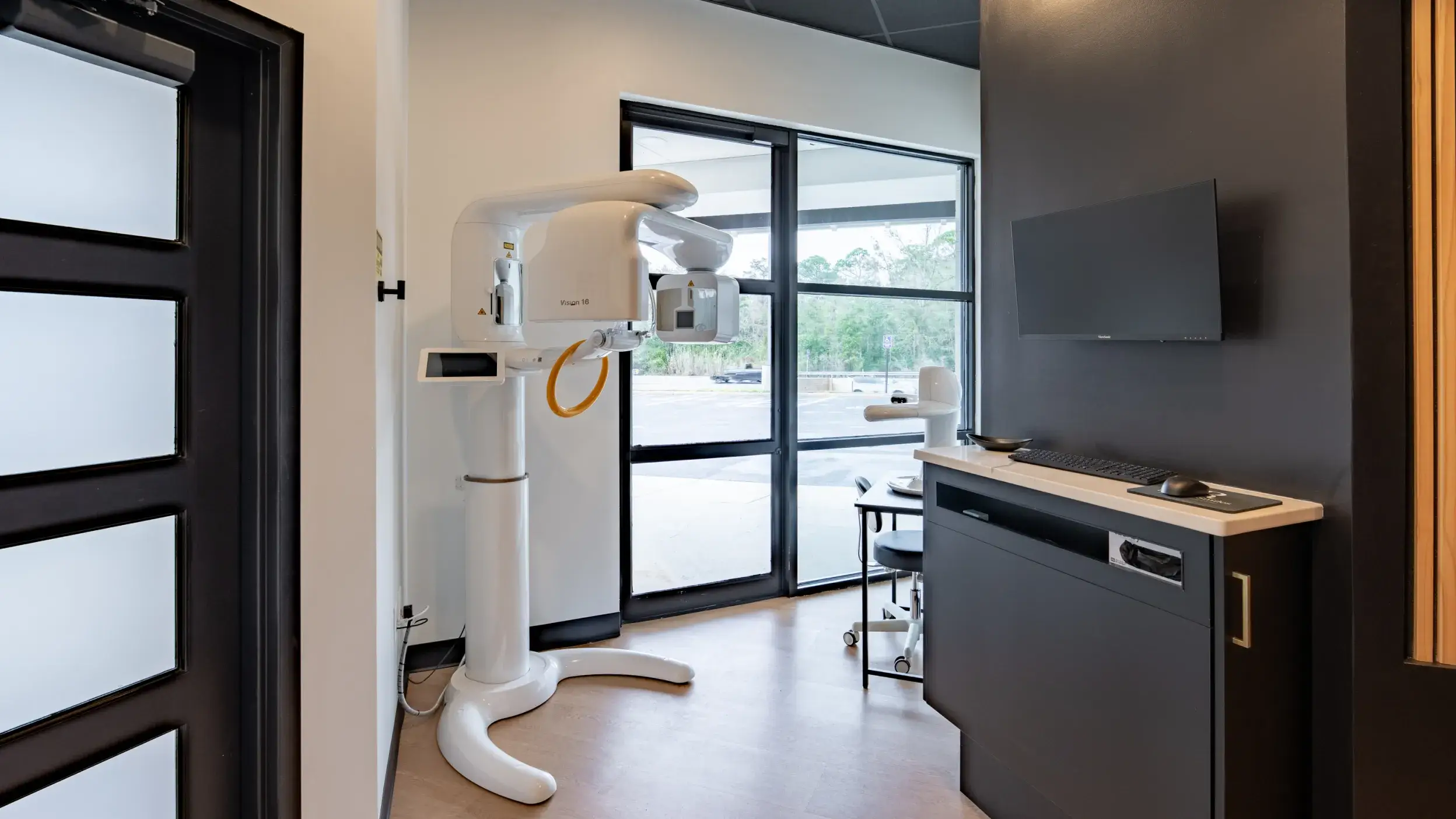 Dental Clinic Room of Radiant Smiles Dental and Implant Center in Pace FL