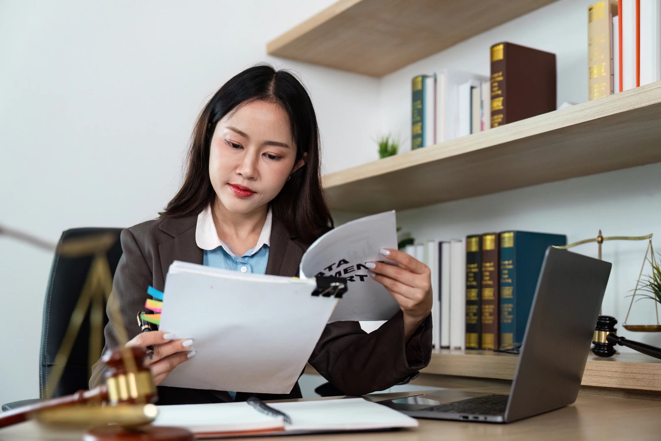 Legal Assistant vs Paralegal: Key Differences Explained