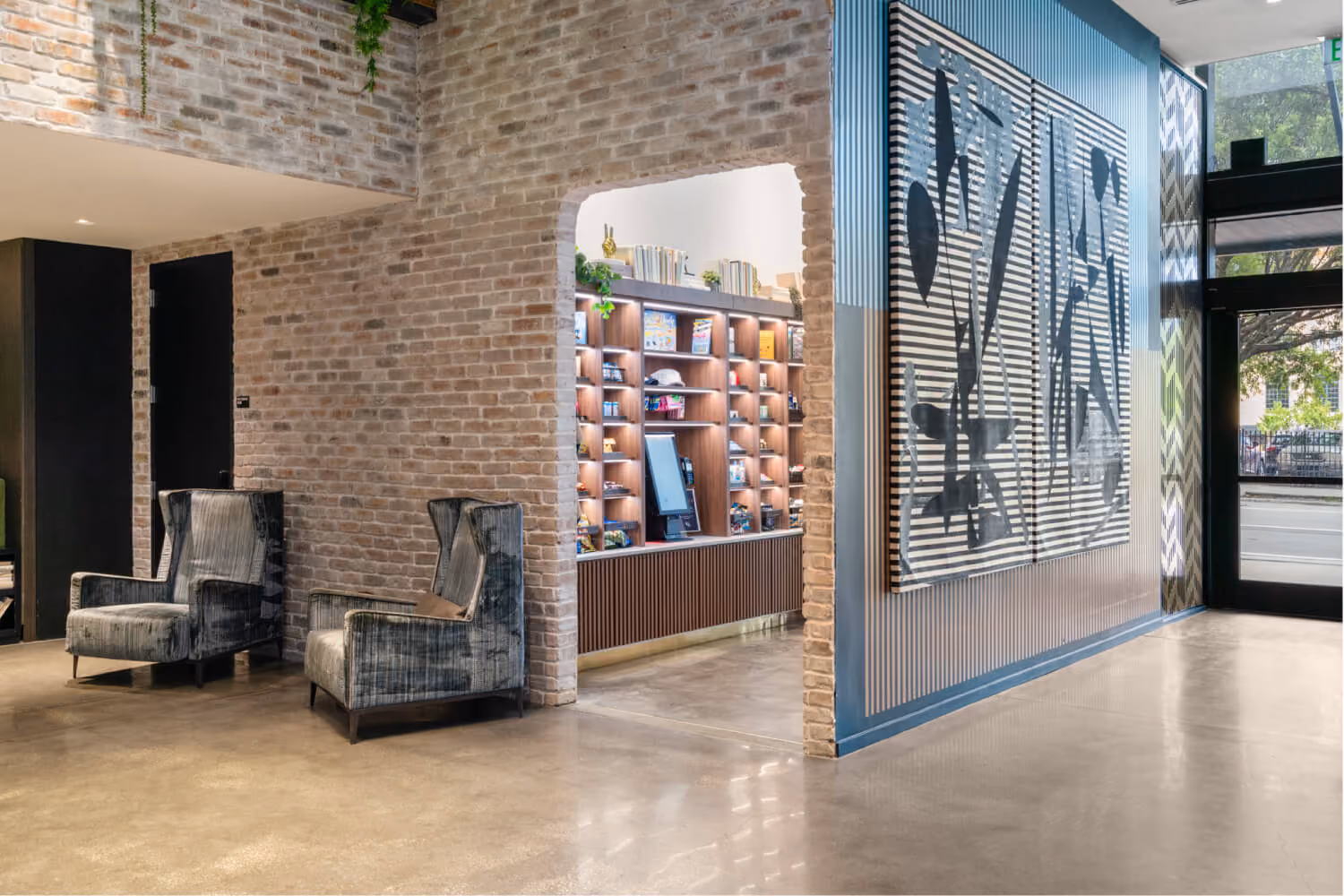 entrance to lobby market in Elser hotel lobby