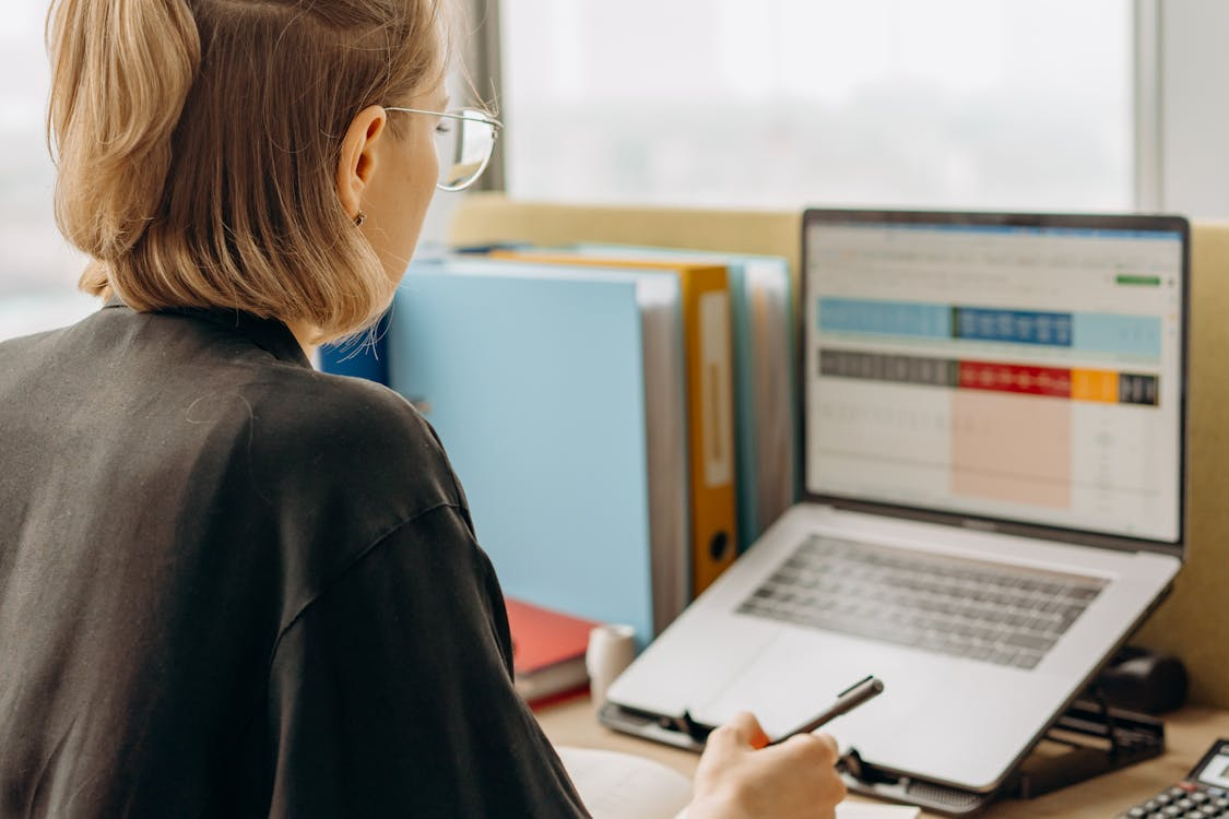  office worker reading information on computer