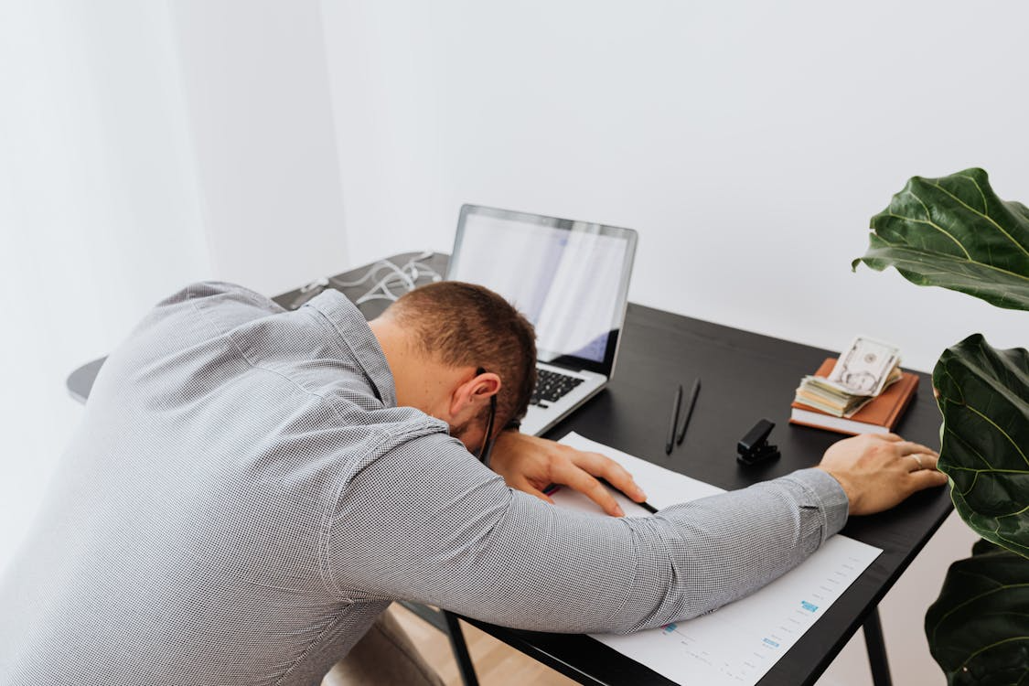  burnout worker desk fatigue