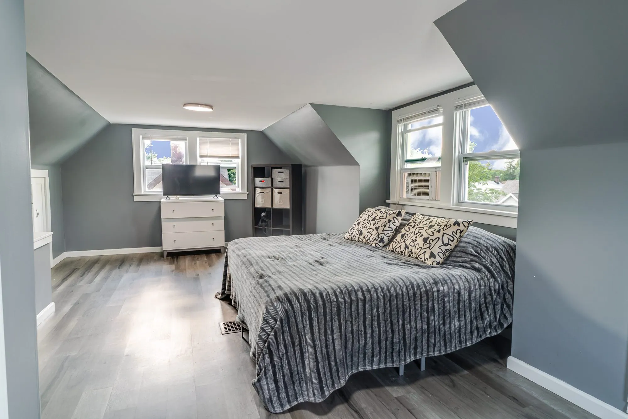 Bedroom listing photo