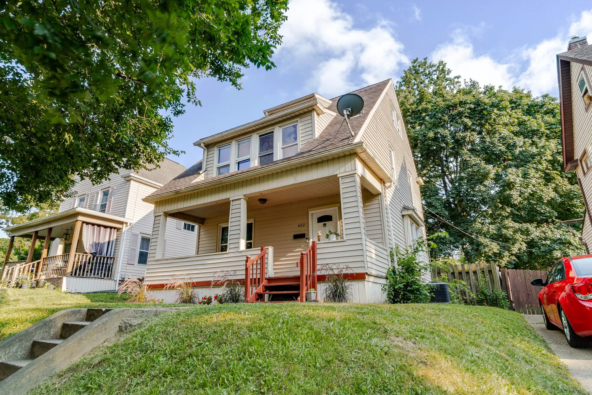 Front exterior listing photo