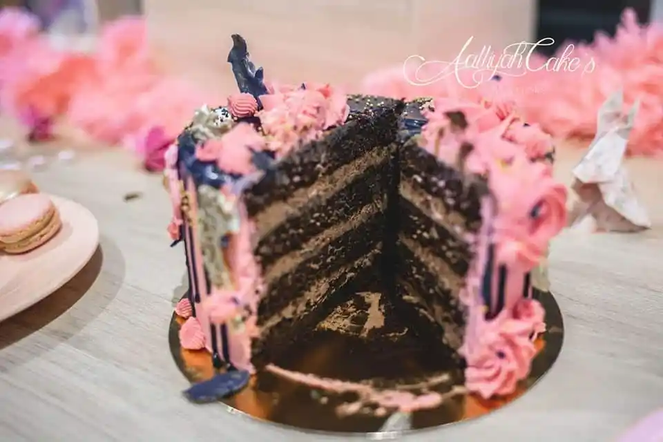 Gâteau d'anniversaire réalisé par Aalliyah cake's