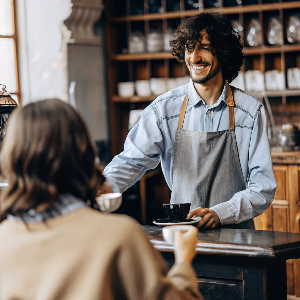 employé d'un café