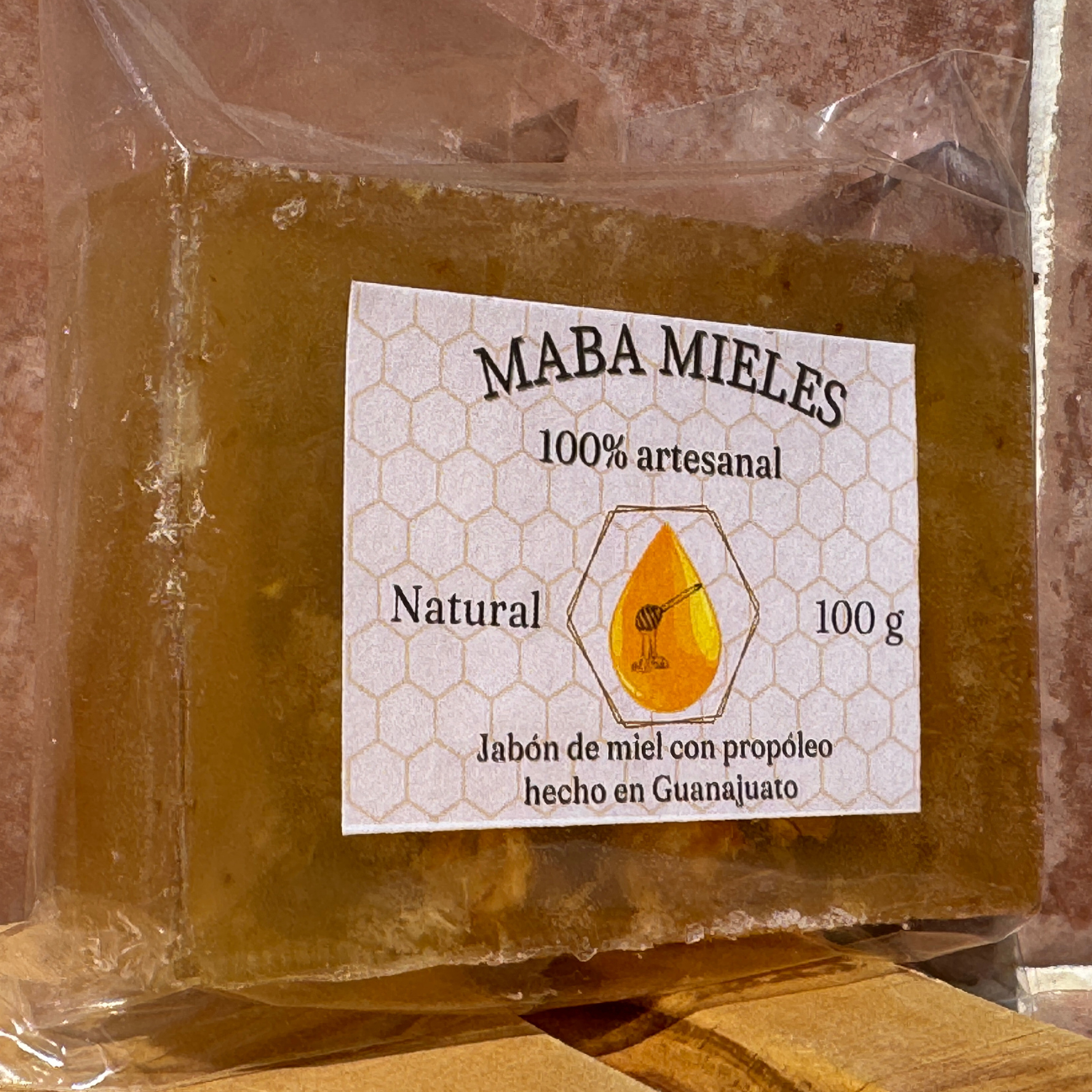 Jabón de panal miel de mezquite con árnica y romero 100g