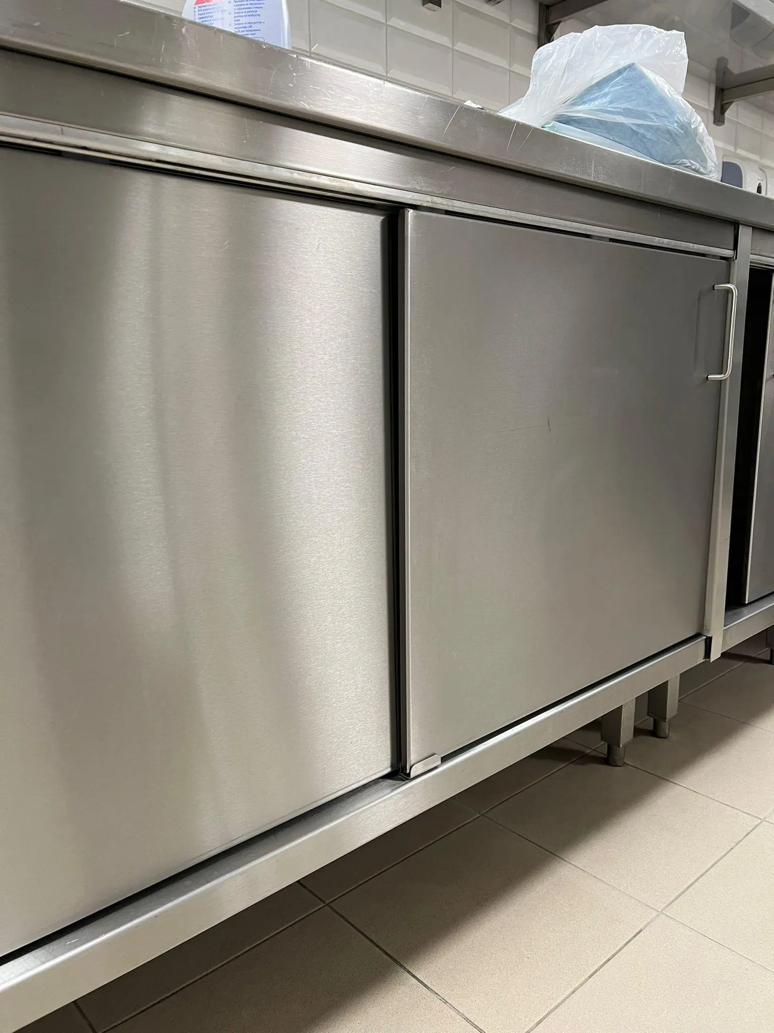 Brandschone ijzeren keuken kast