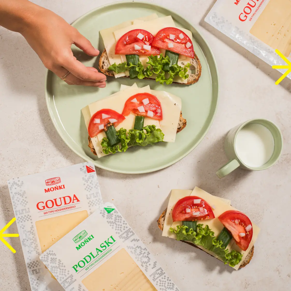 Kolorowe kanapki z serami w plasterkach Mońki.