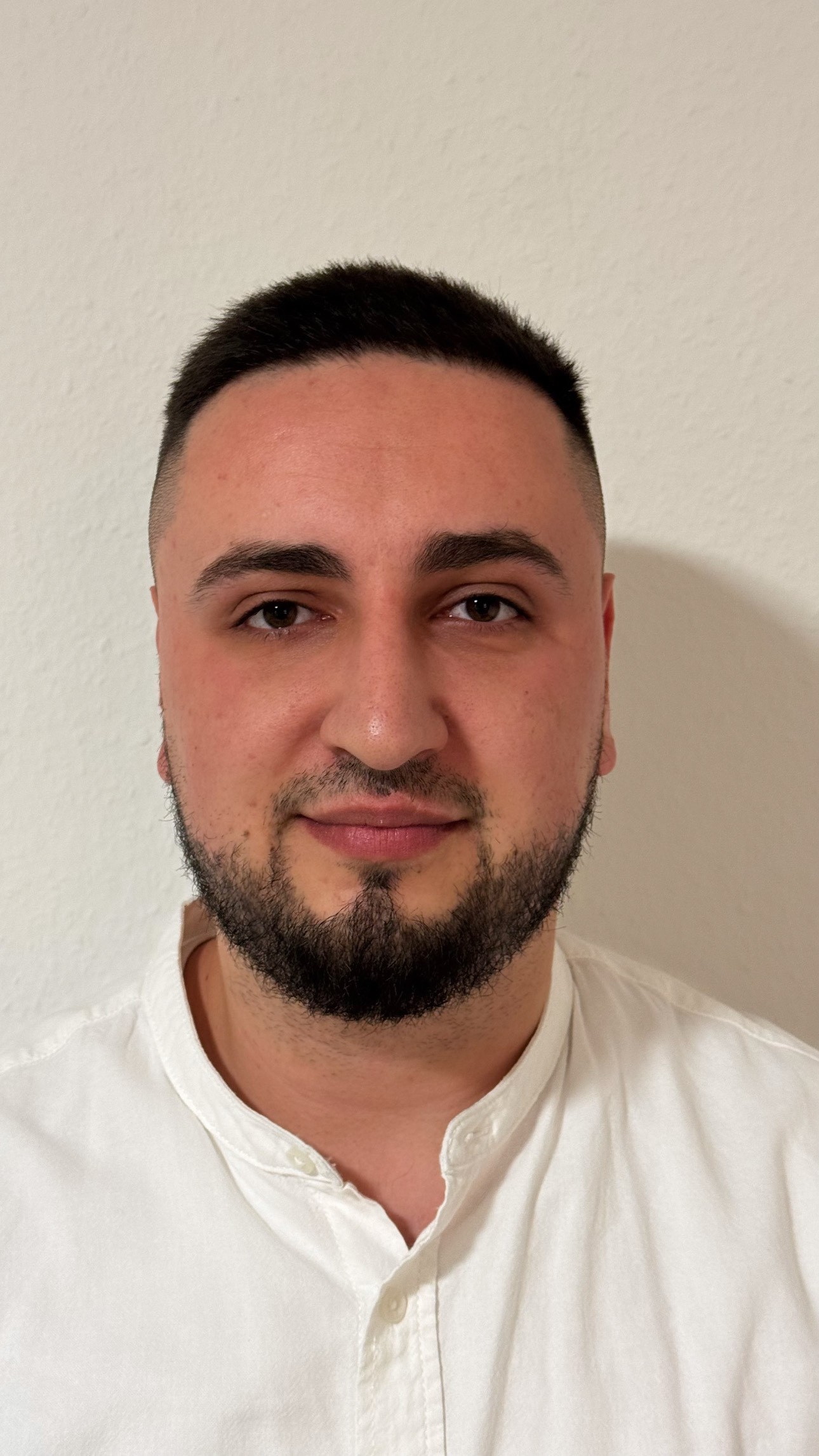 Harun Karalic, freiberuflicher Webdesigner aus Deutschland, spezialisiert auf moderne und responsive Webseiten