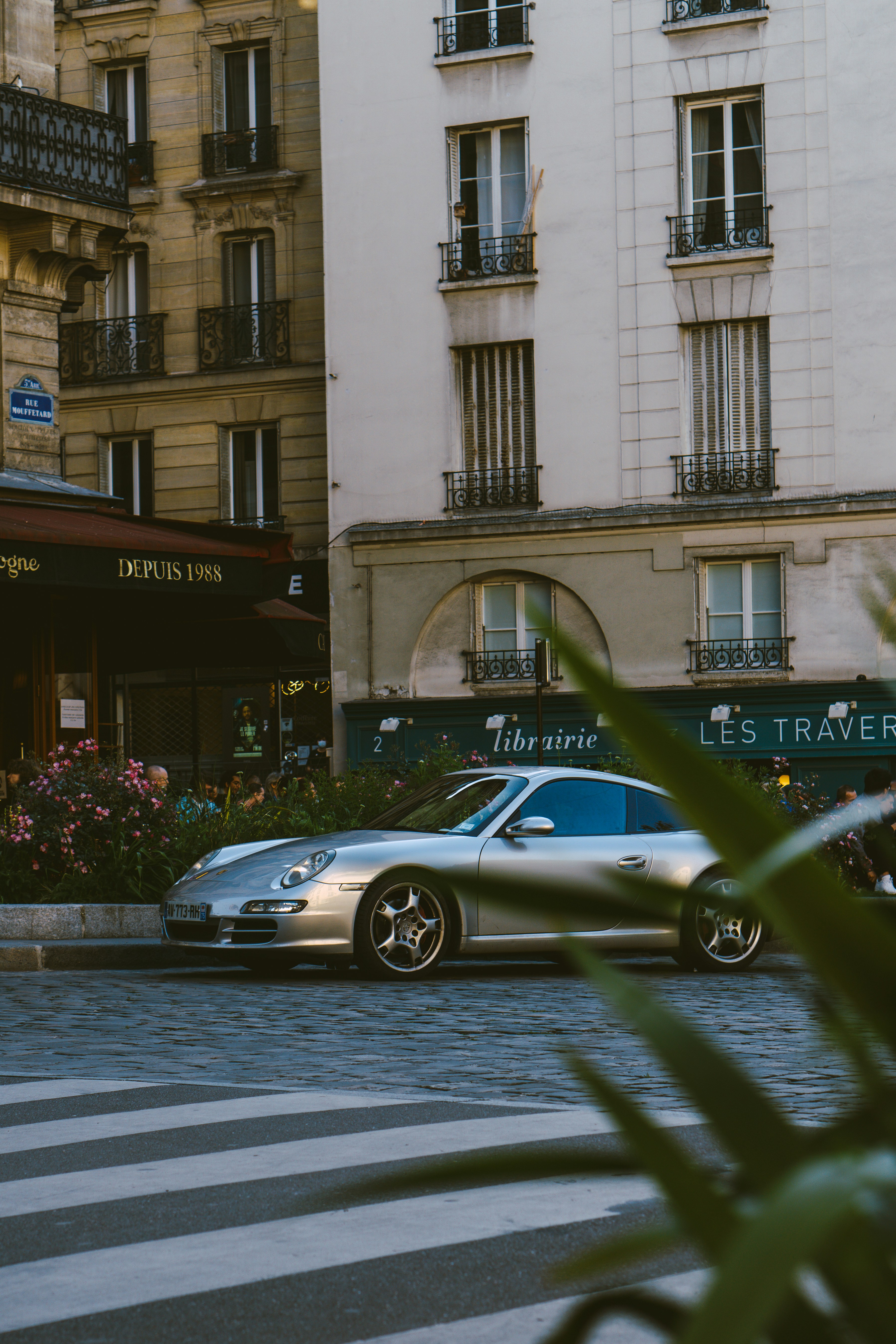 Livraison Ferrari à Toulouse : chauffeur privé ou plateau fermé ?