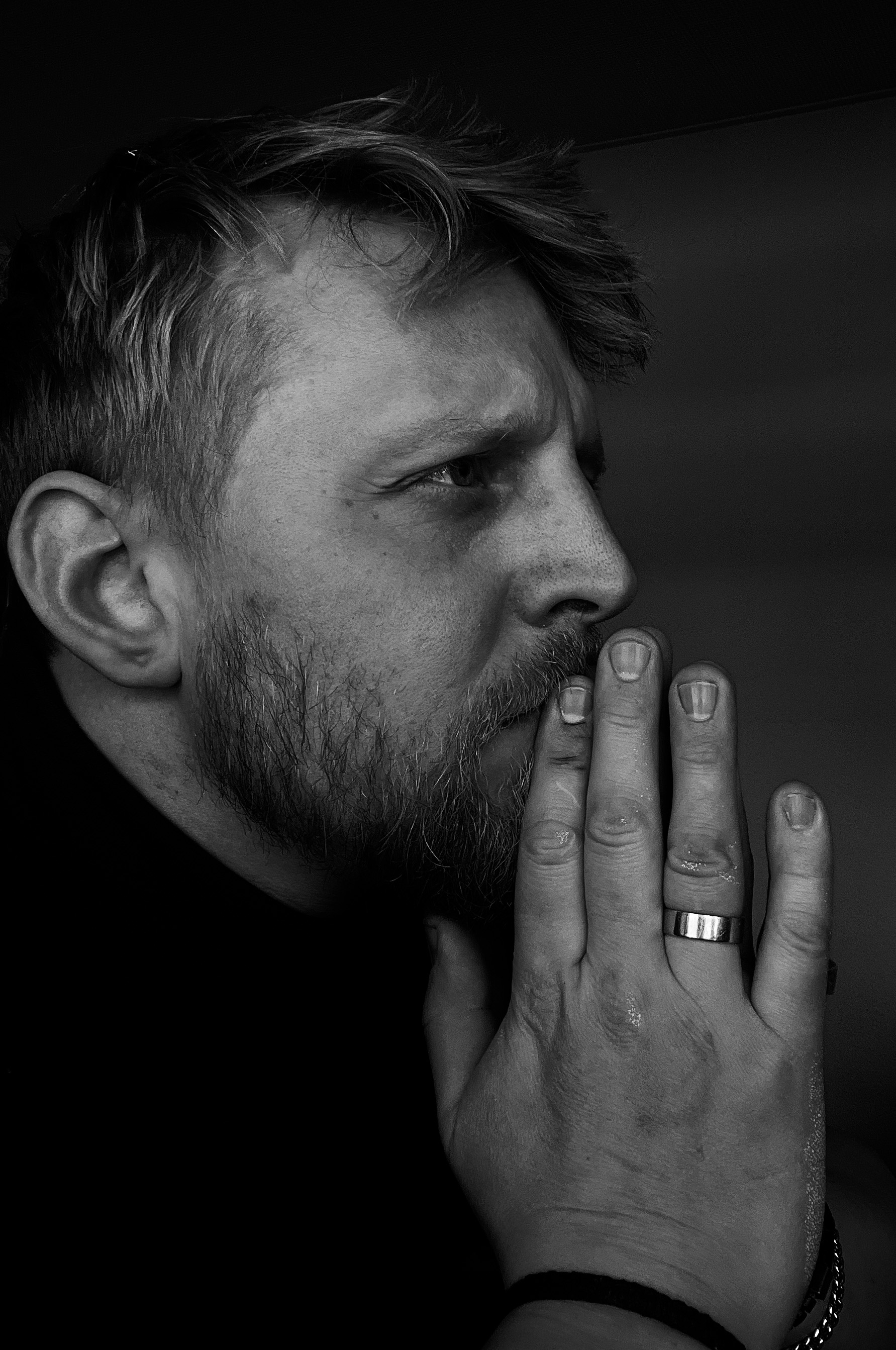 image of microphone and soundboard for a musician & band