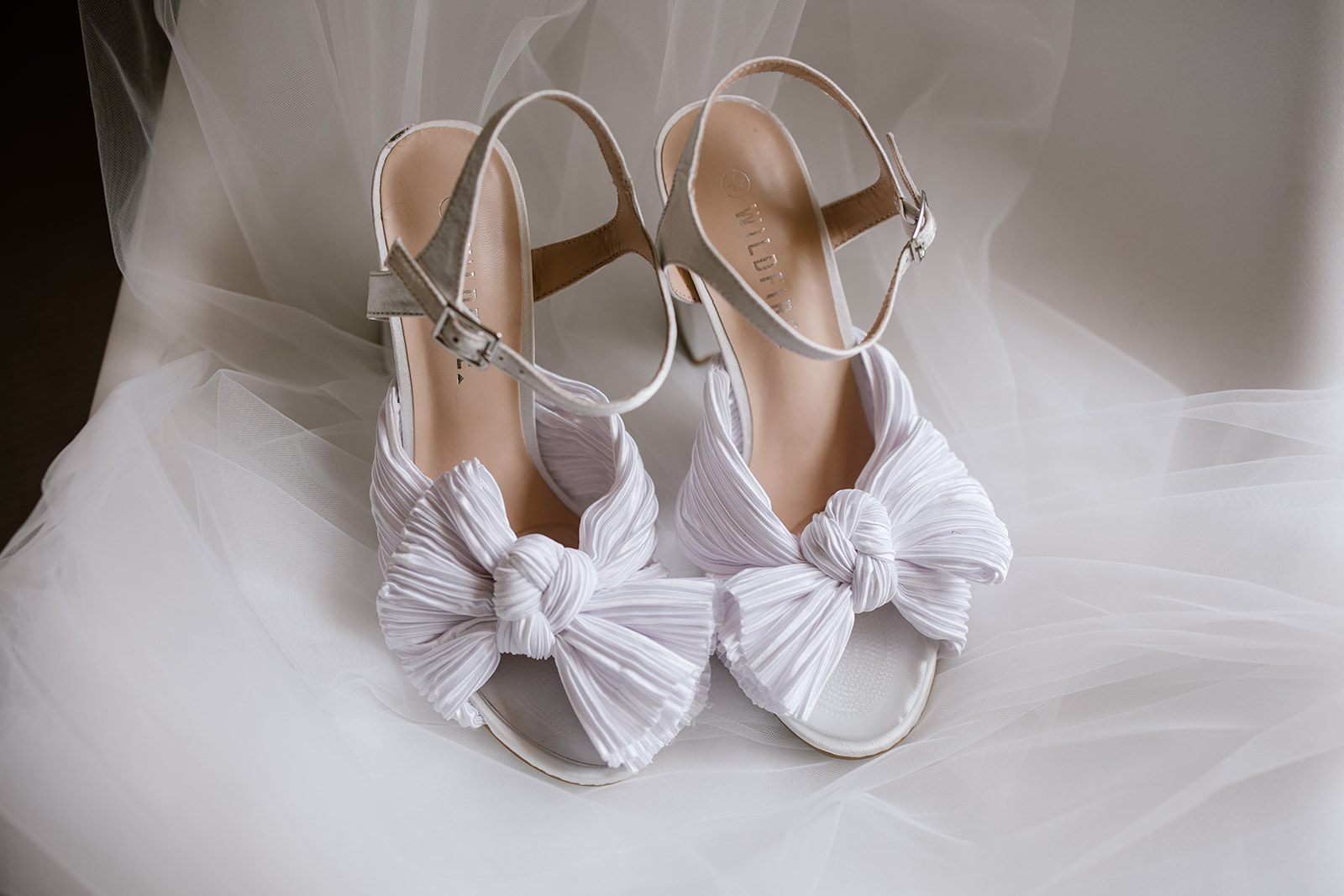 Color Shoes for Wedding Dress: Style Guide