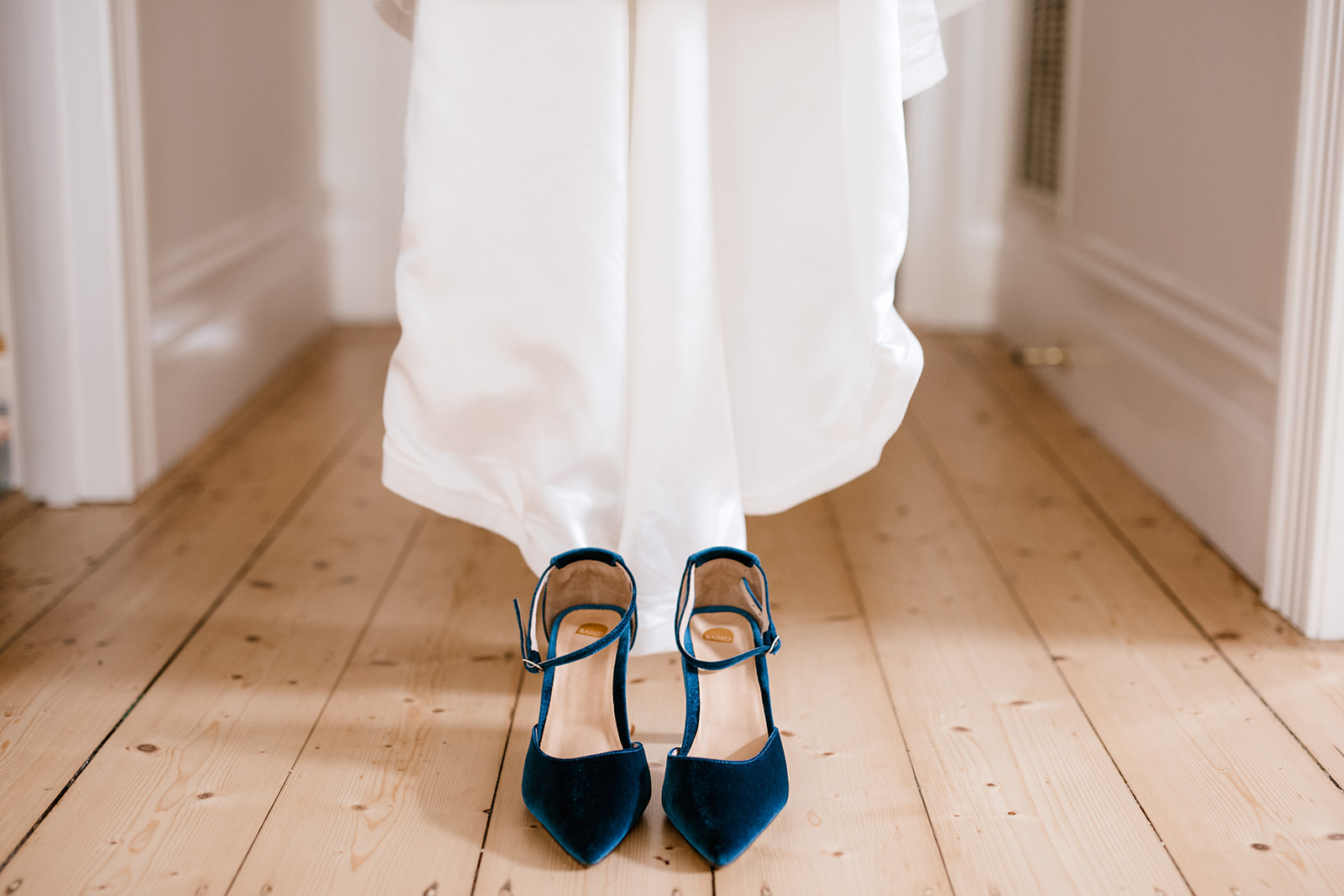 Best Designer Wedding Shoes: Top Brands, Styles, and What's Hot in 2025