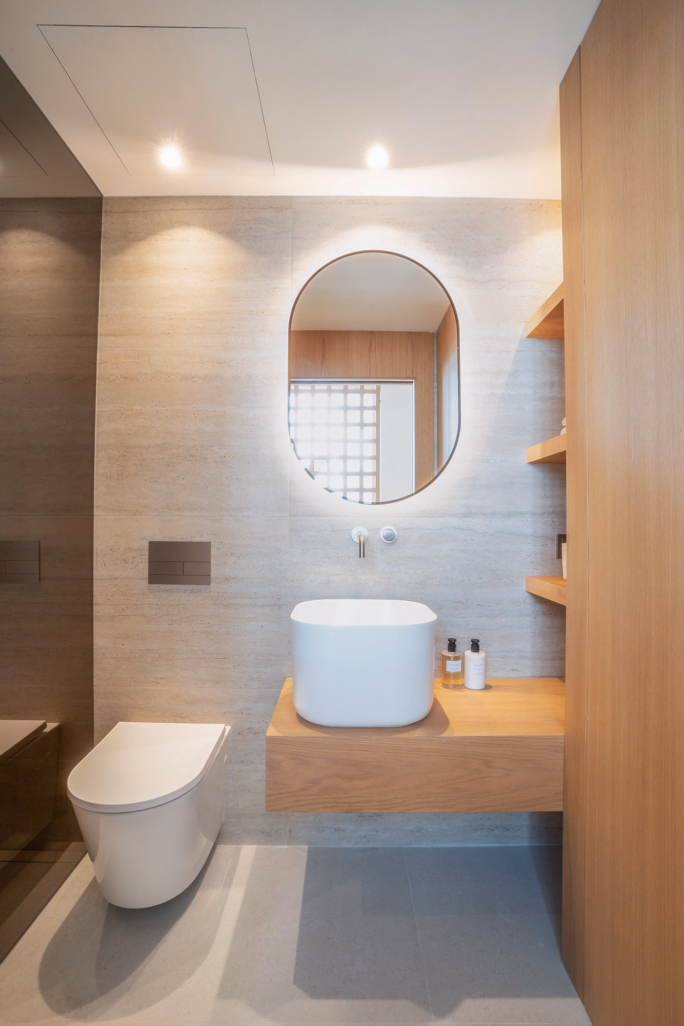 Ensuite bathroom with modern design in CASA ILIA, Aloha