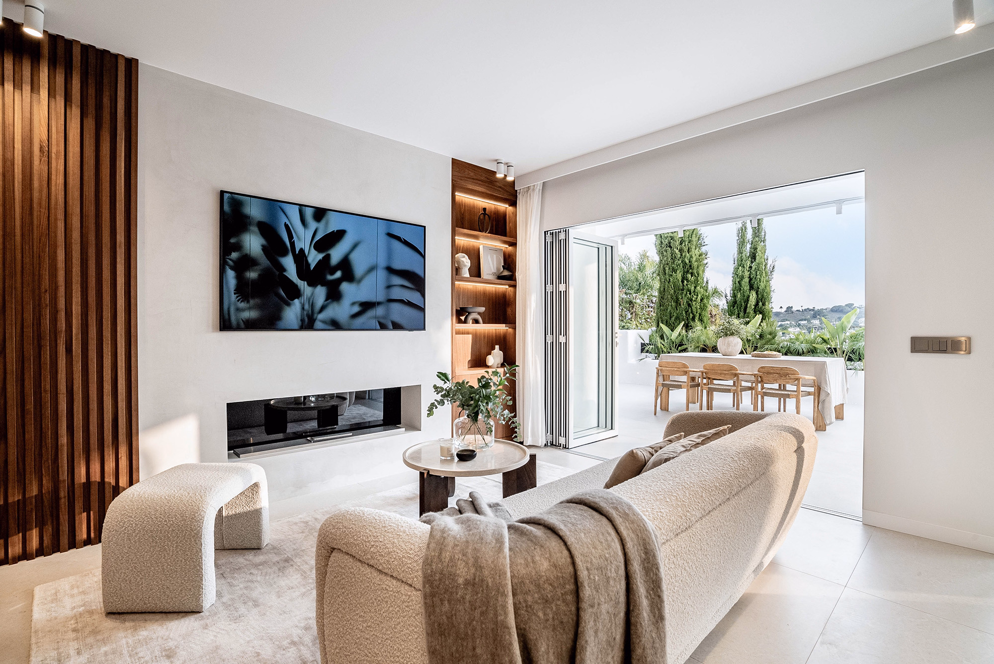Open-plan living and dining area with elegant finishes at Casa Louneh in Marbella, Spain