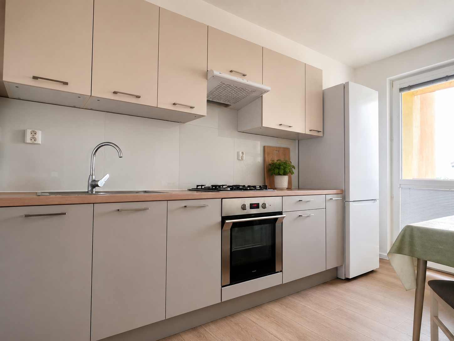 3-izbový byt, 75 m2, loggia, kompletná rekonštrukcia, Hrobákova ul., Bratislava - Petržalka