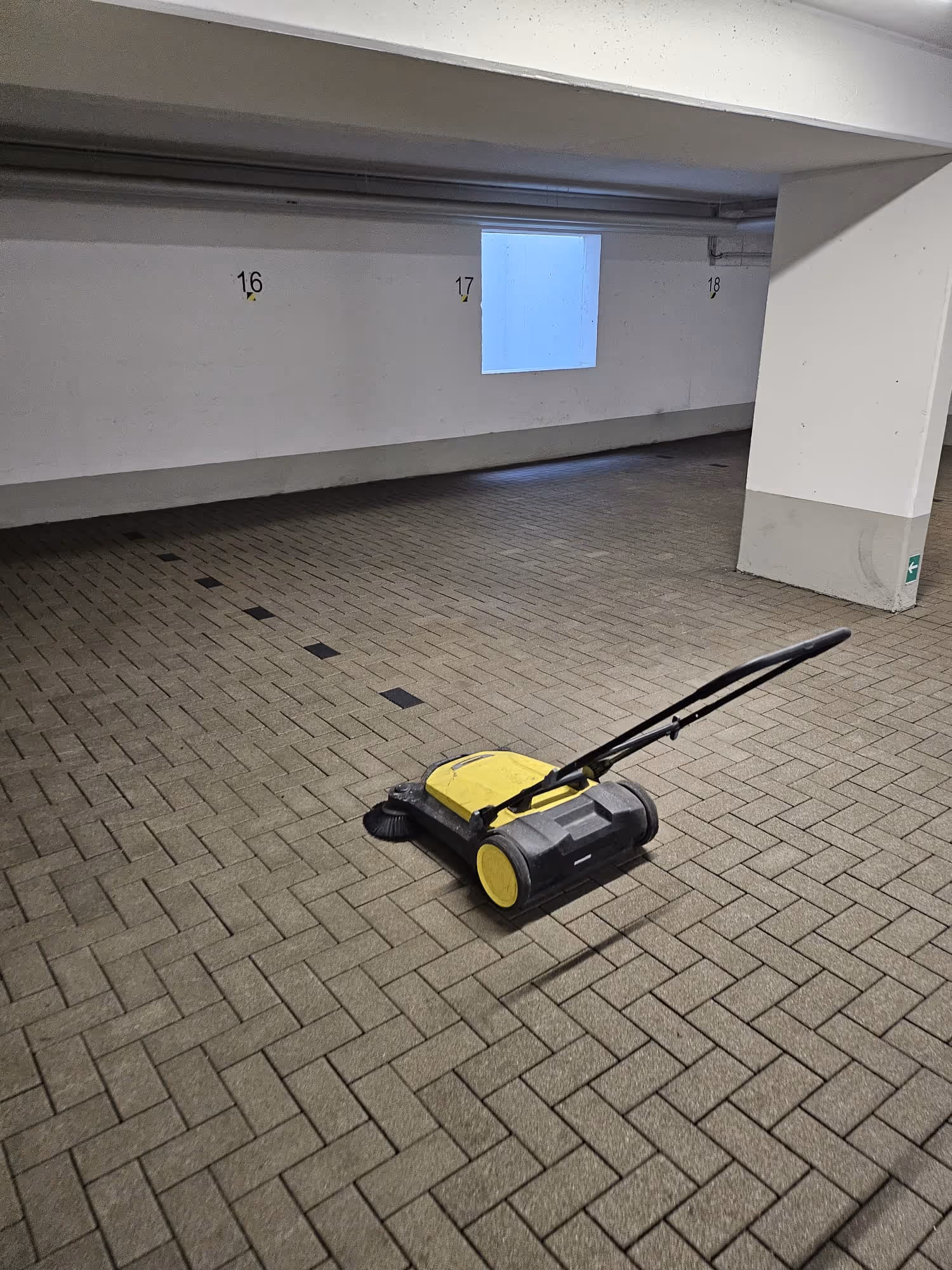Gebäudereinigung einer Tiefgarage in Mönchengladbach Markgraff