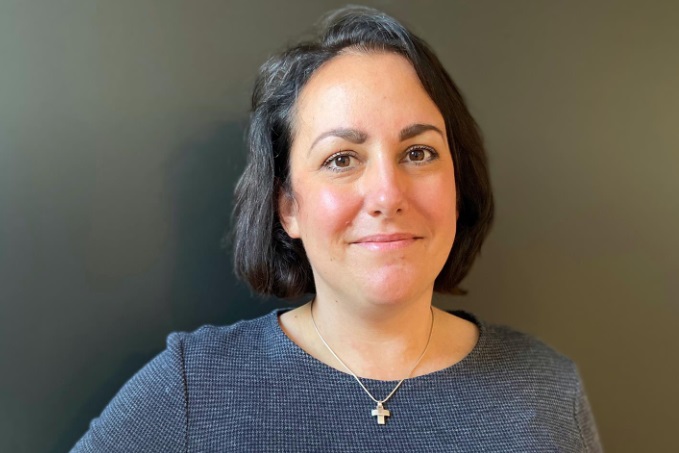 Foto Kundin grüner Hintergrund, Kundenstimme Kernfokus