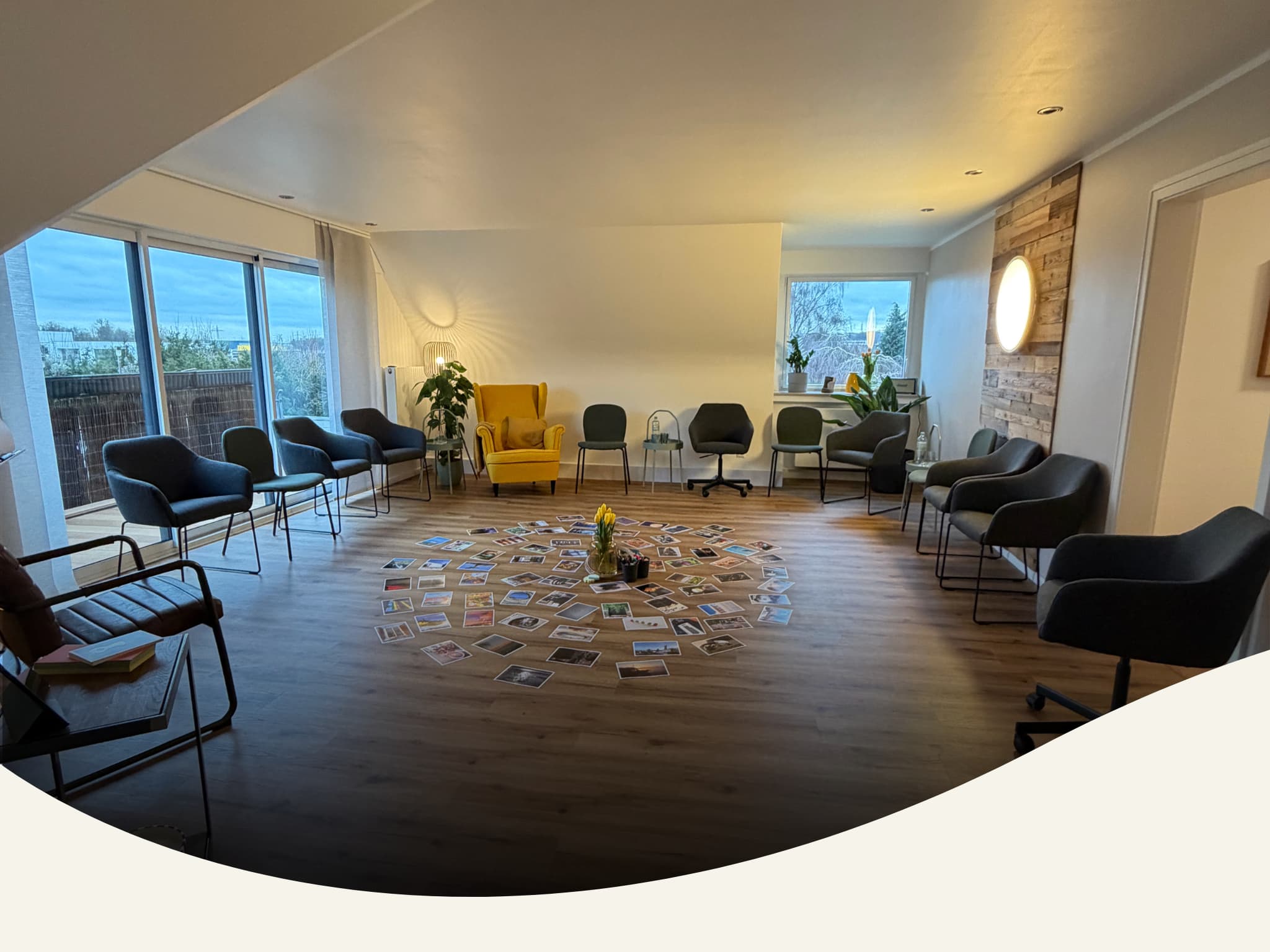 Gruppenraum im Kernfokus Studio für Gruppenformate und Teamentwicklungen