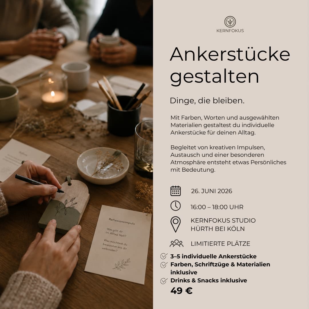 Kreativ- und Reflexionsabend „Ankerstücke gestalten“ im Kernfokus Studio mit Holzarbeiten, Naturmaterialien, Reflexionskarten und warmer Workshop-Atmosphäre.