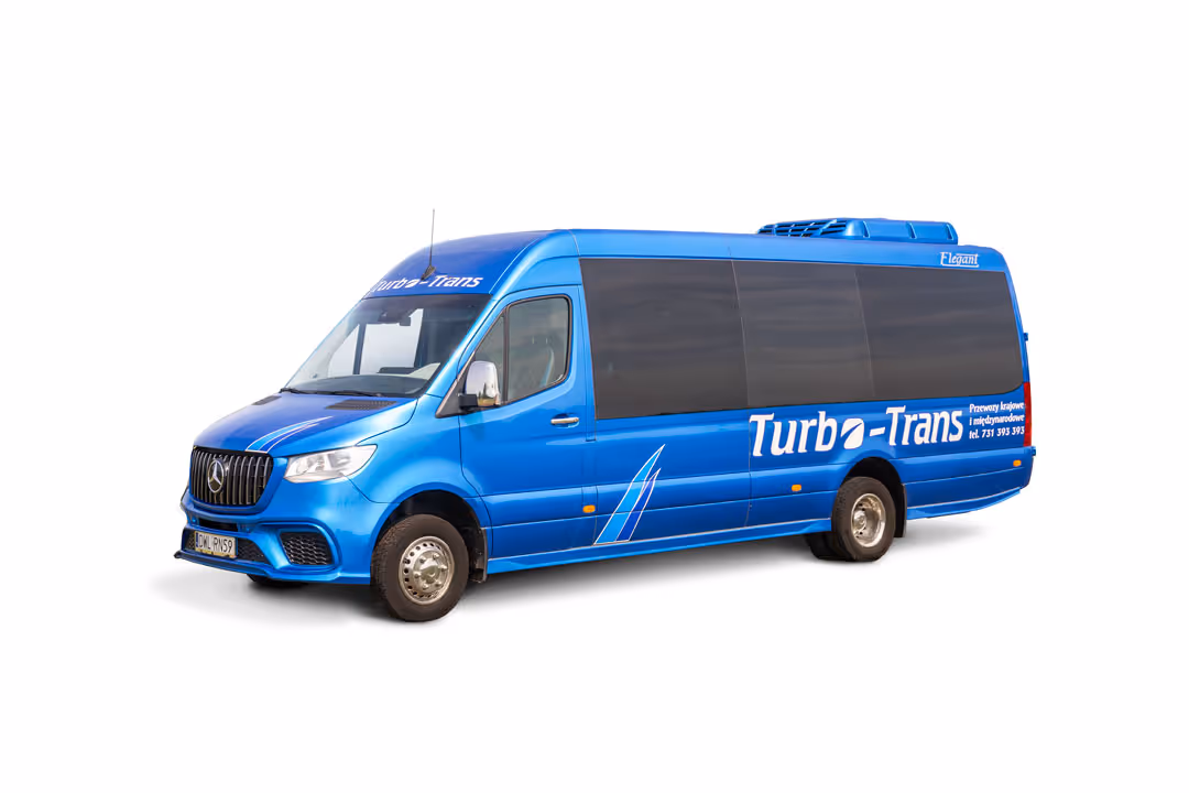 Elegancki Mercedes Sprinter 519 od Turbo-Trans, przygotowany do obsługi wyjazdów firmowych i grup zorganizowanych w powiecie wrocławskim i na Dolnym Śląsku.