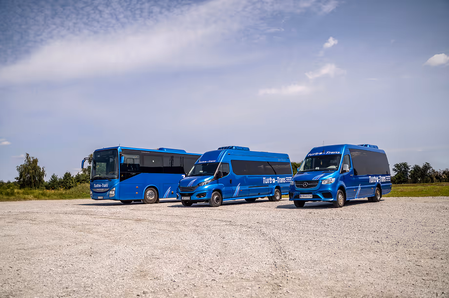 Nowoczesna flota pojazdów Turbo-Trans: autobus i busy gotowe do organizacji transportu pracowniczego w rejonie Wołowa.