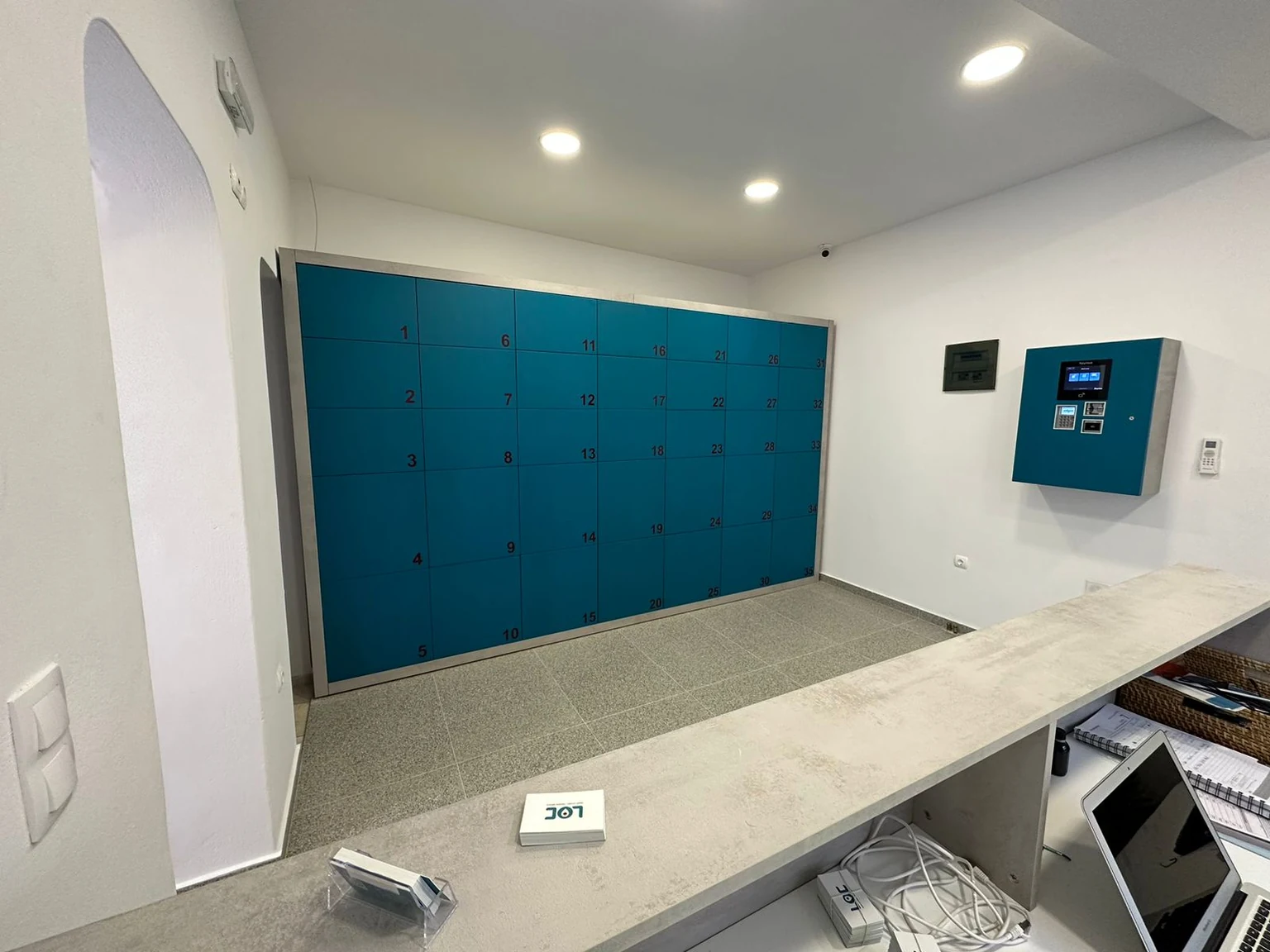 LOC Mykonos self-service locker installation and Smarty terminal