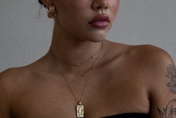 Elegant neck contouring and Nefertiti Lift results on a woman with glowing skin and luxury jewelry in a West Village setting.