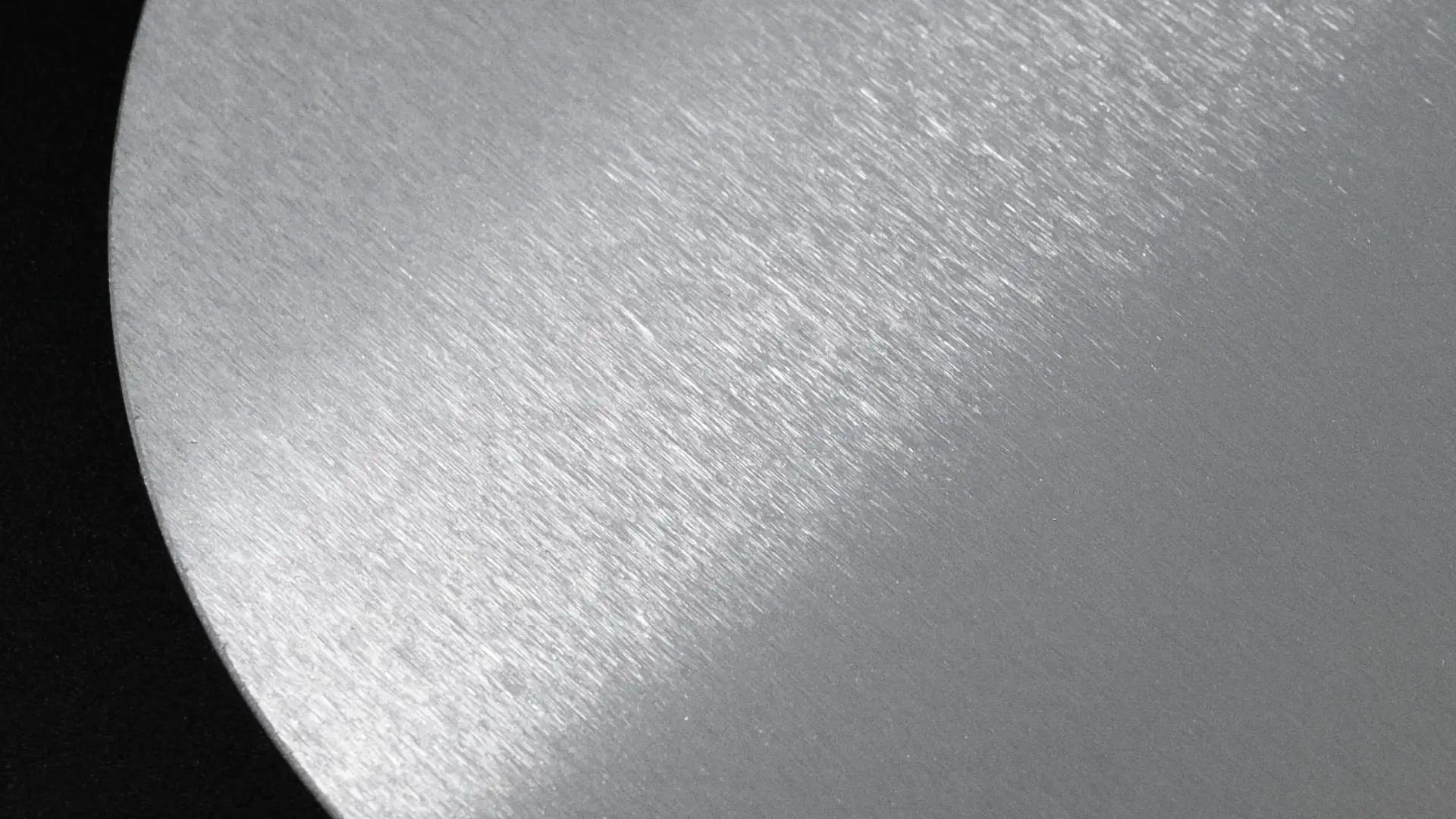 Uma peça de trabalho com superfície perfeitamente polida