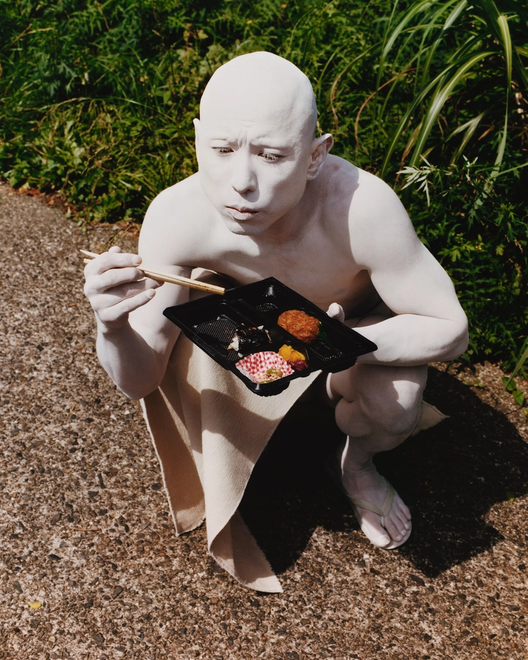 ‘Butoh’, de Tom Johnson, está publicado por Sixteen World; exposición acompañante en la 1014 Gallery, Londres, hasta el 28 de noviembre.